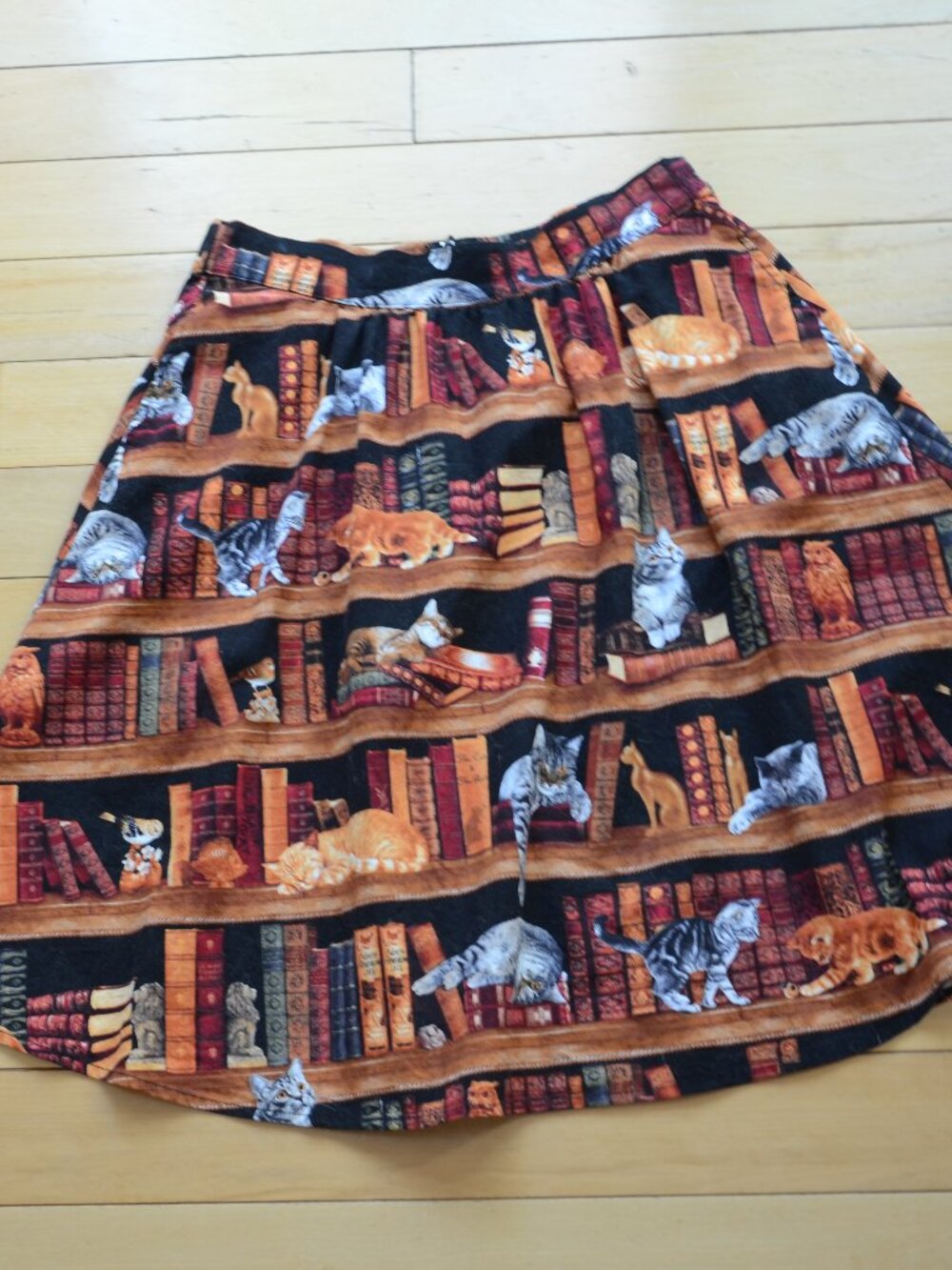Retrolicious Cats in the Library A-line Skirt Size S